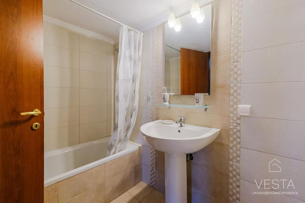 Early Bird 2-bdrm Apartment, Vesta Philoxenia *